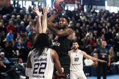 Τι έκανε ο Τζόουνς στο ντεμπούτο του με τον Ολυμπιακό (vids)