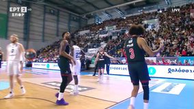 Οι φίλοι του Ολυμπιακού τραγούδησαν ρυθμικά το όνομα του Ταϊρίκ Τζόουνς