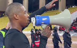 Ο Κιμπεμπέ απολογήθηκε με ντουντούκα στους οπαδούς της Παρί (vid)