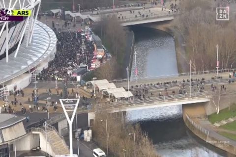 Άδειασαν οι εξέδρες, γέμισαν οι δρόμοι: Φεύγουν στο ημίχρονο οπαδοί της Γουέστ Χαμ (vid)