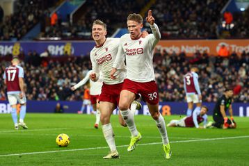 Χόιλουντ και ΜακΤόμινεϊ έδωσαν τη νίκη στη Μάντσεστερ Γιουνάιτεντ - «Χαμογελά» η Τότεναμ με αυτό το αποτέλεσμα