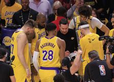 ΛεΜπρόν σε Ντόντσιτς: «Να είσαι ο εαυτός σου, μην προσπαθείς να μπεις σε... καλούπι» (vid)