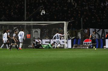 Ο Γιακουμάκης με διπλή εξ επαφής προσπάθεια έκανε το 1-0 για τον ΠΑΟΚ (vid)