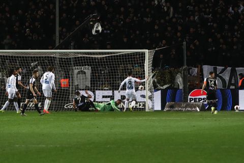 Ο Γιακουμάκης με διπλή εξ επαφής προσπάθεια έκανε το 1-0 για τον ΠΑΟΚ (vid)