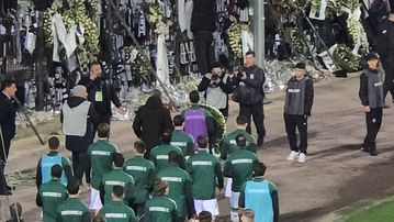 Το στεφάνι της ΠΑΕ Παναθηναϊκός στη μνήμη των αδικοχαμένων φίλων του ΠΑΟΚ (vid)