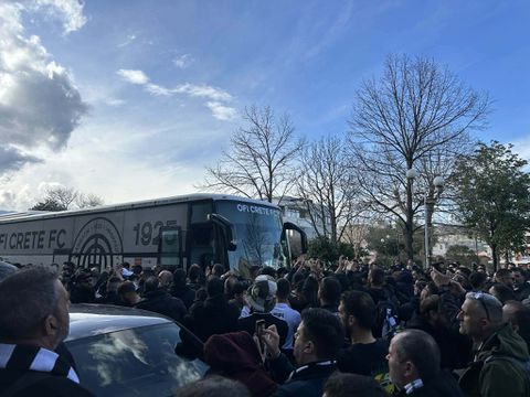 Αποθέωση Κόντη από τους οπαδούς του ΟΦΗ (vid)