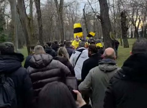 Οι φίλαθλοι του Άρη Betsson στο δρόμο για το γήπεδο της Κλουζ