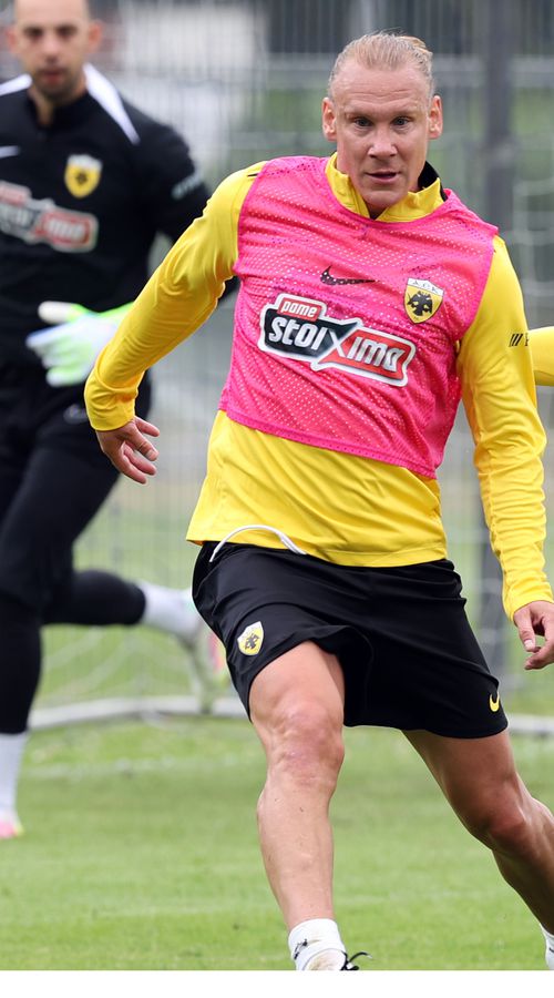 Η ΑΕΚ προχωρά για τις ανανεώσεις Μάνταλου και Βίντα