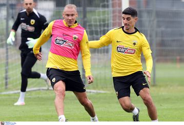 Η ΑΕΚ προχωρά για τις ανανεώσεις Μάνταλου και Βίντα