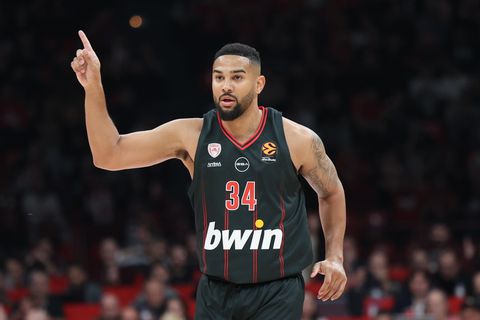 Αγωνία για Τζόσεφ στον Ολυμπιακό - Προπονήθηκαν κανονικά Παπανικολάου και Νιλικίνα (vid)