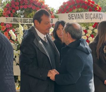 Το τελευταίο «αντίο» του Εργκίν Αταμάν στη μητέρα του (vid)