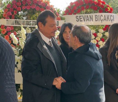 Το τελευταίο «αντίο» του Εργκίν Αταμάν στη μητέρα του (vid)