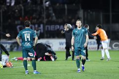 Οι φίλοι του Λεβαδειακού αποθέωσαν τους παίκτες, παρά τον αποκλεισμό από τον ΟΦΗ