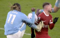 Οι διάλογοι διαιτητή και VAR για το πέναλτι που δεν δόθηκε στον Μακ Άλιστερ (vid)