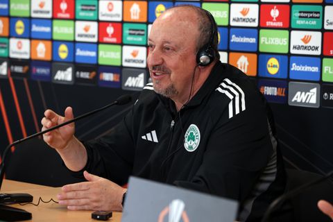 Γιατί ο Μπενίτεθ... απάντησε: «Ποιο είναι το όνομά σας, Πελεγκρίνι;»