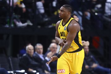 Με εκτελεστή Μπάρτλεϊ και «διπλό» Γκρέι η ΑΕΚ νίκησε την Τόφας στην καυτή Sunel Arena