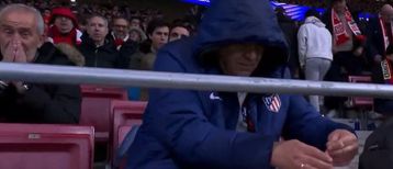 Έγινε viral για απίθανο λόγο - Οπαδός της Ατλέτικο έφτιαχνε σάντουιτς την ώρα του αγώνα (vid)