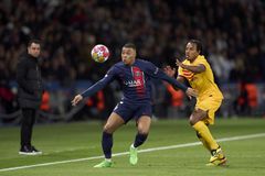 Πώς ο Κουντέ και η άμυνα της Μπαρτσελόνα «έσβησαν» τον Εμπαπέ από το γήπεδο (vids)