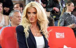 Η θρυλική καλλονή Βικτόρια Σίλβστεντ έκλεψε τα βλέμματα στο Μονακό (pics)