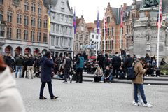 Χαμός και αναβρασμός στην Μπριζ: Αστυνομικοί αρπάζουν εισιτήρια Ελλήνων και τους απειλούν με φυλακή!