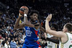 Στα playoffs η Εφές κόντρα στον Παναθηναϊκό μετά την επικράτηση επί της Ζάλγκιρις