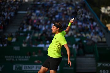 Εκτός top-10 ξανά ο Τσιτσιπάς μετά τον αποκλεισμό στο Μόντε Κάρλο
