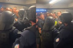 Η γαλλική αστυνομία έκανε χρήση σπρέι πιπεριού για να εμποδίσει τους οπαδούς της Γιουνάιτεντ να βγουν από το γήπεδο