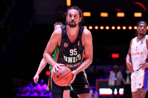 Σβεντ: «Είμαι Ρώσος και γι' αυτό δεν με αφήνουν να παίξω στη EuroLeague»