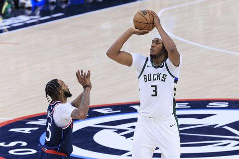 Κατέρρευσαν οι Ουίζαρντς - Νίκη με ρεκόρ τριπόντων, αλλά χωρίς Γιάννη και αντίκρισμα για Μπακς (vids)