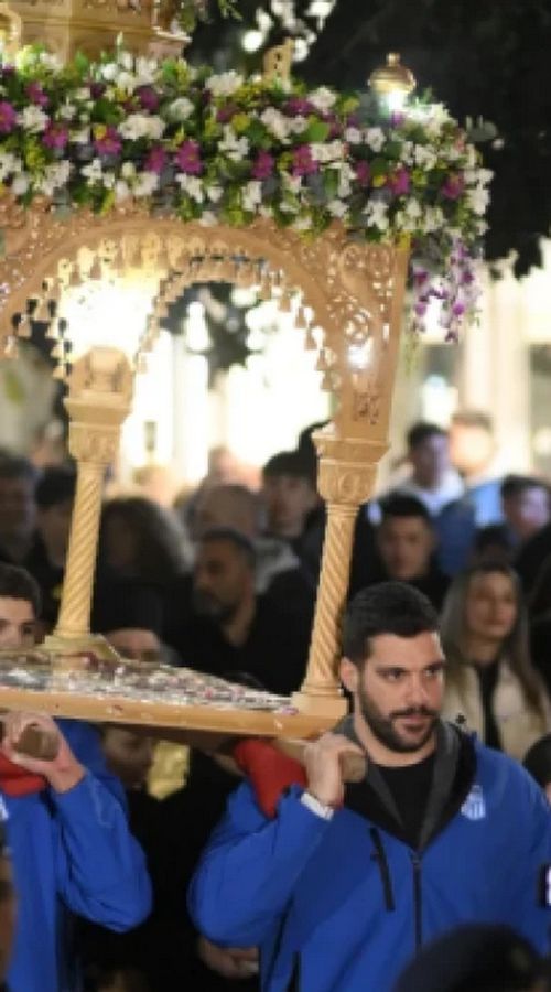 Συγκίνηση στην Αλεξανδρούπολη: Διεθνείς πολίστες σήκωσαν τον Επιτάφιο