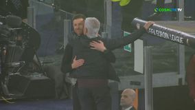 Συγκινητική στιγμή, η αγκαλιά του Ζοσέ Μουρίνιο στον Τσάμπι Αλόνσο (vid)