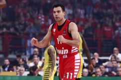 Σλούκας για το συμβόλαιό του: «Έχεις άλλη ερώτηση;» (vid)