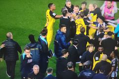 «Άναψαν» ξανά τα αίματα στο ΠΑΟΚ -ΑΕΚ: Σύρραξη των παικτών στο τέλος του ημιχρόνου (pics+vid)