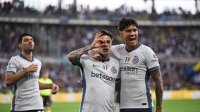 Η Ίντερ νίκησε στο Τορίνο και πιέζει τη Νάπολι