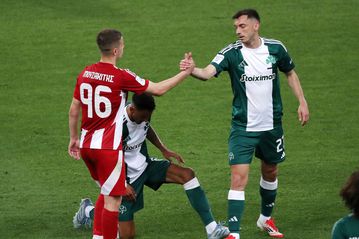 Ο Μουζακίτης έδωσε τη φανέλα του σε φίλους του Παναθηναϊκού