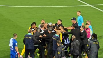 ΠΑΟΚ - ΑΕΚ: Η σύρραξη στο φινάλε του ημιχρόνου