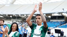 Πρωτοφανής αποθέωση για τον Ζέκα - Βούρκωσε ο έμπειρος μέσος του Παναθηναϊκού, τον βράβευσαν Φύσσας και Θ13 (vid+pics)