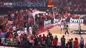 O MακΚίσικ πέταξε την μπάλα στο πρόσωπο του Μαντζούκα και... άναψαν τα αίματα στο ΣΕΦ (vid)