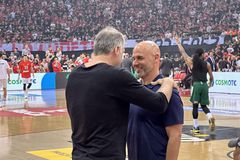 Στο ΣΕΦ οι... Μιλγουόκι Μπακς και ο Παπαλουκάς