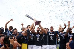 Οι πανηγυρισμοί και η απονομή των παικτών της Κηφισιάς για την άνοδο στη Super League (vids/gallery)