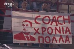 «Χρόνια πολλά coach»: Το πανό των οπαδών του Ολυμπιακού για τα γενέθλια του Μπαρτζώκα