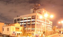 Μία σύλληψη και 13 προσαγωγές για τα τρικάκια έξω από τον ΣΚΑΪ