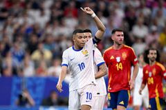 Πετίτ για Εμπαπέ: «Δεν είναι καλός αρχηγός, ας σταματήσει η δικαιολογία με τη σπασμένη μύτη όλοι έχουμε παίξει έτσι»