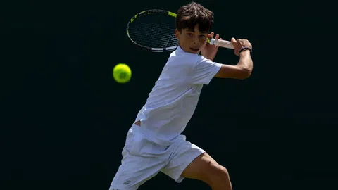 Αήττητος και στα ημιτελικά του Wimbledon ο «τρομερός» Παγώνης