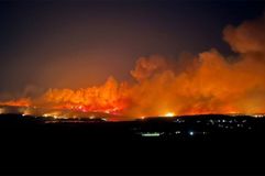 Άγρια νύχτα στην Αττική: Άνοιξε το ΟΑΚΑ για τους κατοίκους των περιοχών που εκκενώθηκαν