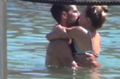 Τρυφερές στιγμές για τον Τζόκοβιτς και τη σύζυγό του στη Μύκονο (vid)