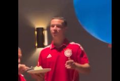 Τα γενέθλια του Πνευμονίδη και το «ευχαριστώ» του στα αγγλικά (vid)