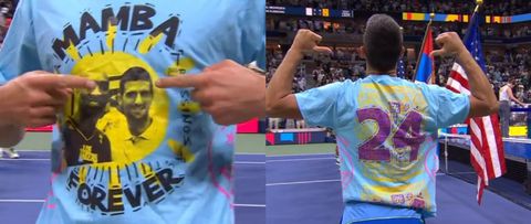 Συγκλονιστικός Τζόκοβιτς: Πανηγύρισε την κατάκτηση του US Open με μπλουζάκι με τη μορφή του Κόμπε Μπράιαντ