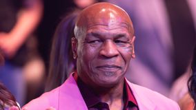 O θρύλος της πυγμαχίας Μάικ Τάισον φωτογραφήθηκε με μπλούζα του Παναθηναϊκού