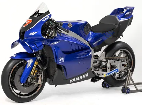 Η Yamaha παρουσίασε επίσημα τον πρώτο της V4 κινητήρα (pics)